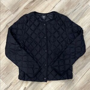 Black Puffer Jacket with Quilted Design and Long Sleeves